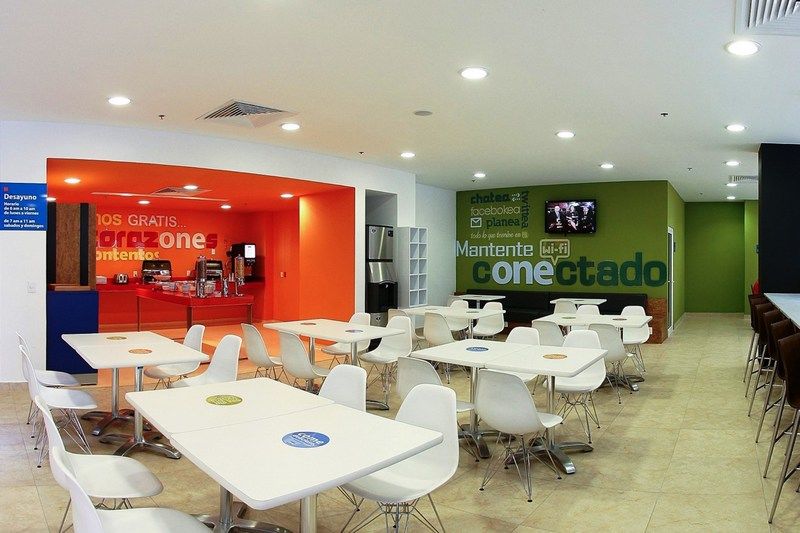 ホテル One Guadalajara Expo エクステリア 写真