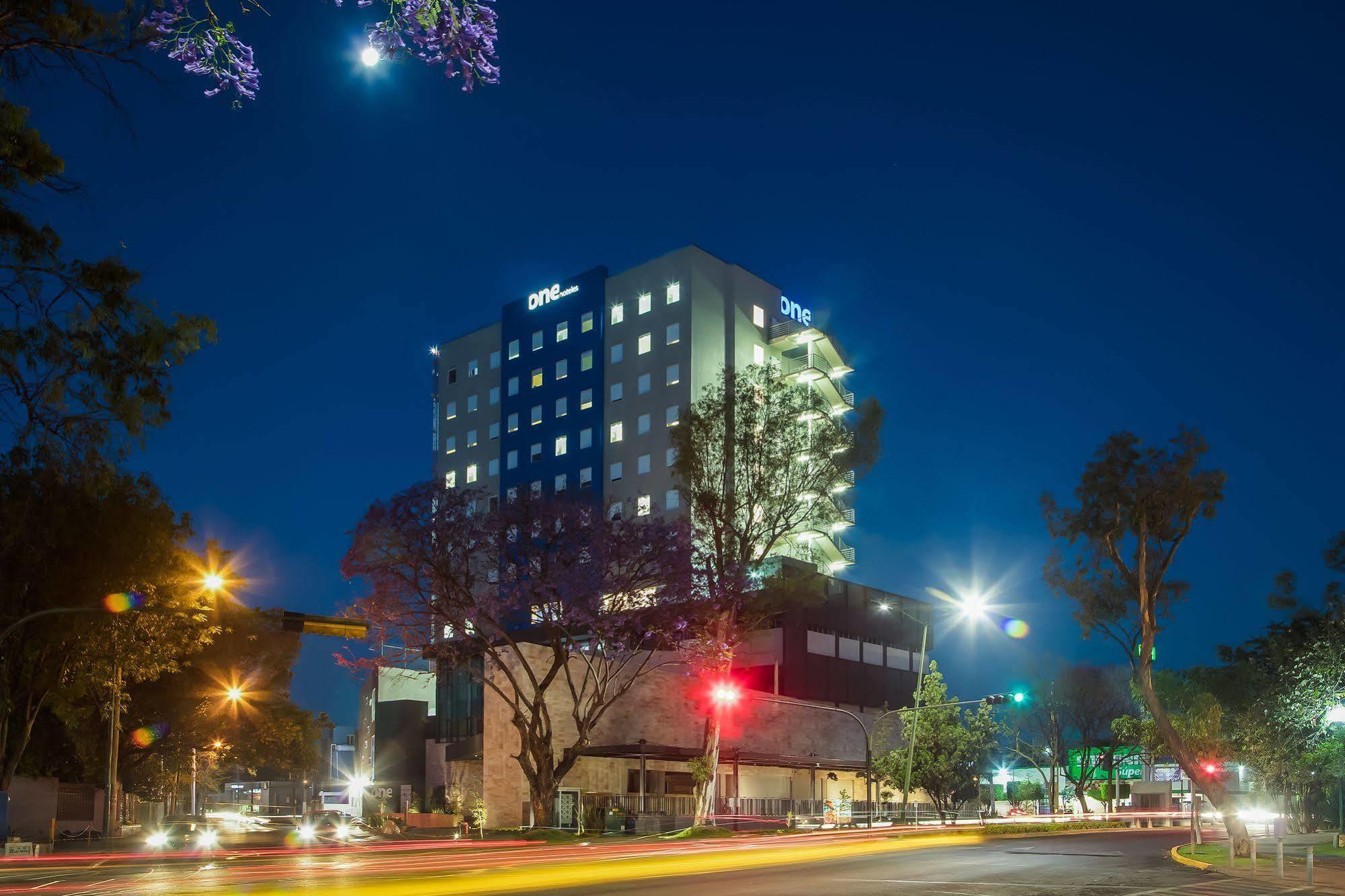 ホテル One Guadalajara Expo エクステリア 写真